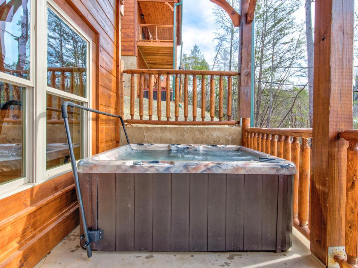 Gatlinburg Escape, 5 Bedrooms, Hot Tub, Arcade, Game Room, Sleeps 16 Buitenkant foto