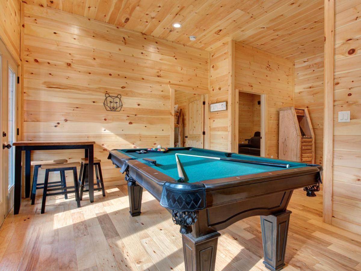 Gatlinburg Escape, 5 Bedrooms, Hot Tub, Arcade, Game Room, Sleeps 16 Buitenkant foto