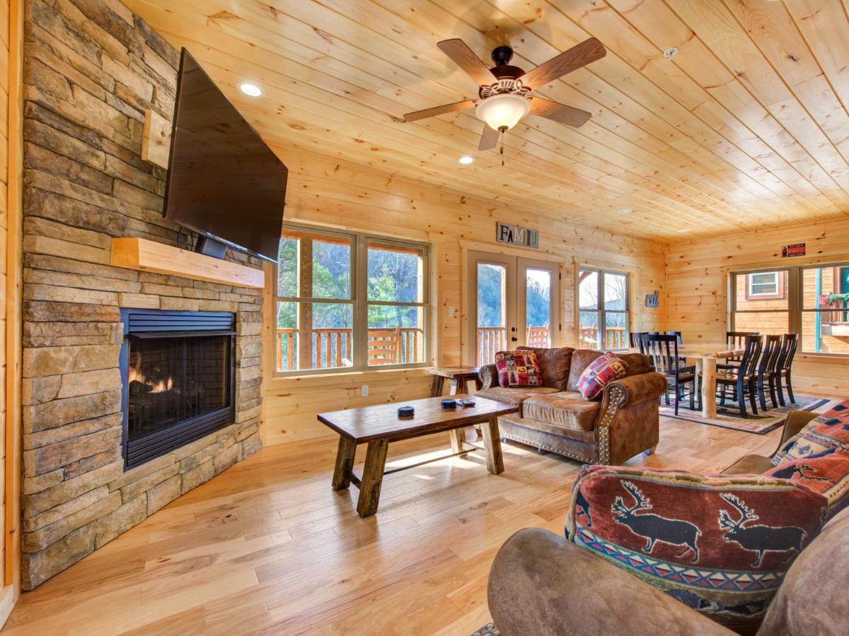 Gatlinburg Escape, 5 Bedrooms, Hot Tub, Arcade, Game Room, Sleeps 16 Buitenkant foto